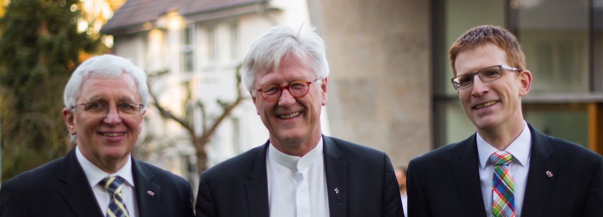 v.l.: Präses Karl-Heinz Stengel, EKD-Ratsvorsitzender Prof. Dr. Heinrich Bedford-Strohm, Generalsekretär Hansjörg Kopp einfuehrung-kopp.jpg